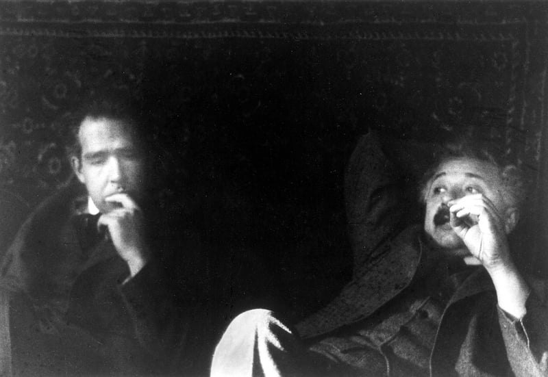 Discuss with Einstein